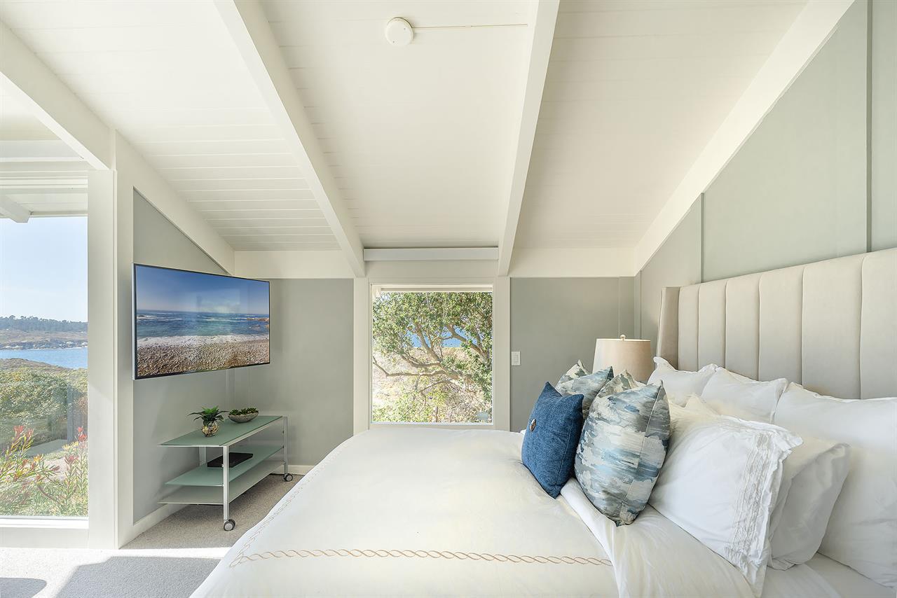 Bedroom 2, King, TV, View, Shared Jack and Jill Bathroom