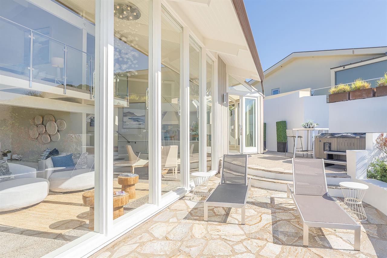 Outdoor Patio with Hot Tub