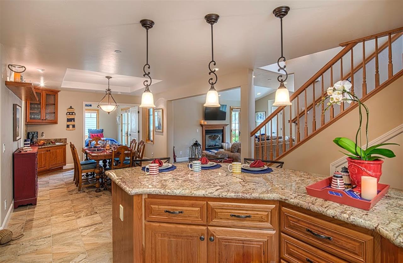 Fully Equipped Kitchen with Two Ovens, Stainless Appliances