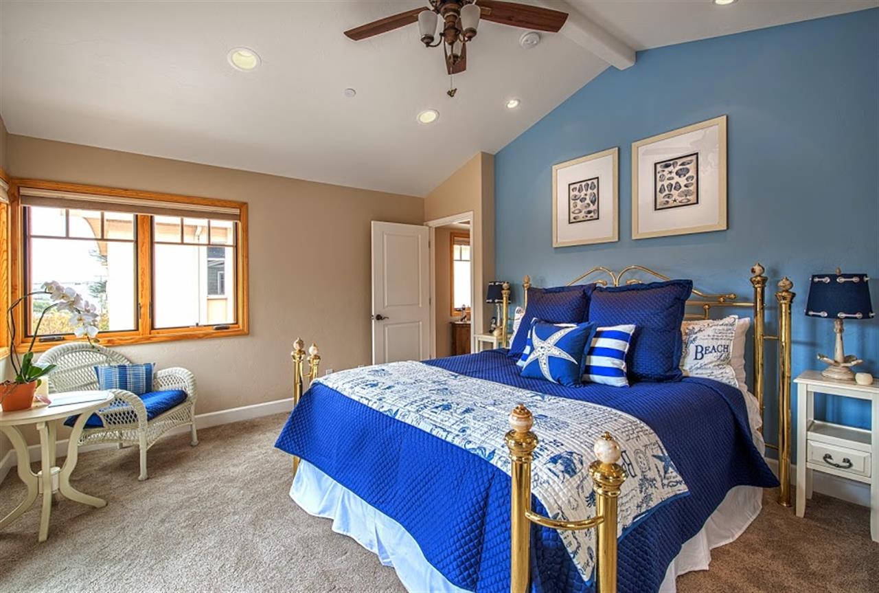 Bedroom 1, Upstairs, King Bed, TV, WalkIn Closet, En Suite