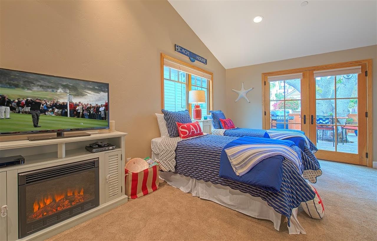 Bedroom 2, 2 Twins or King, En Suite Bath