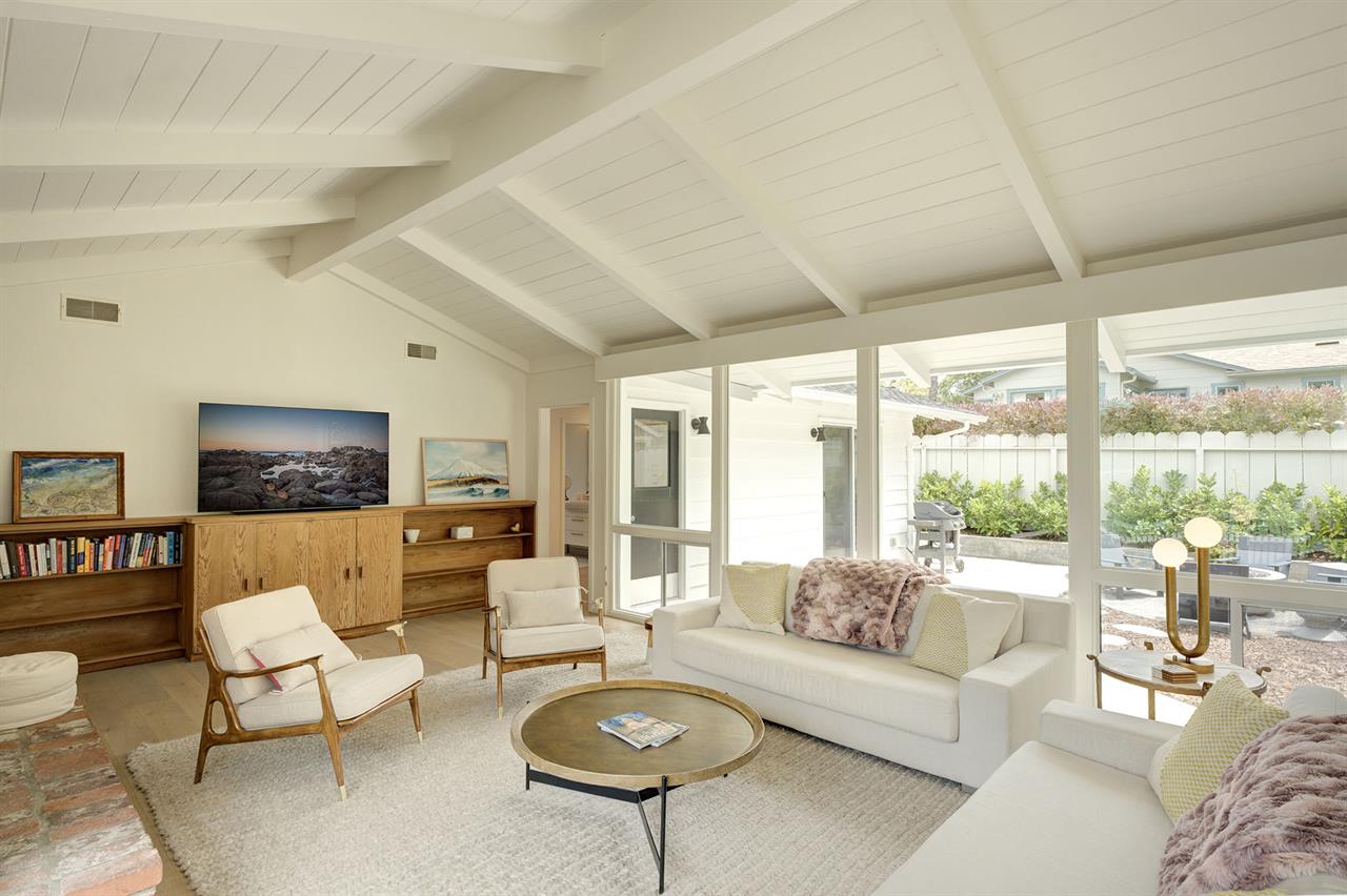 Welcome to La Vida Lobos  Adorable Cottage Under the Pines