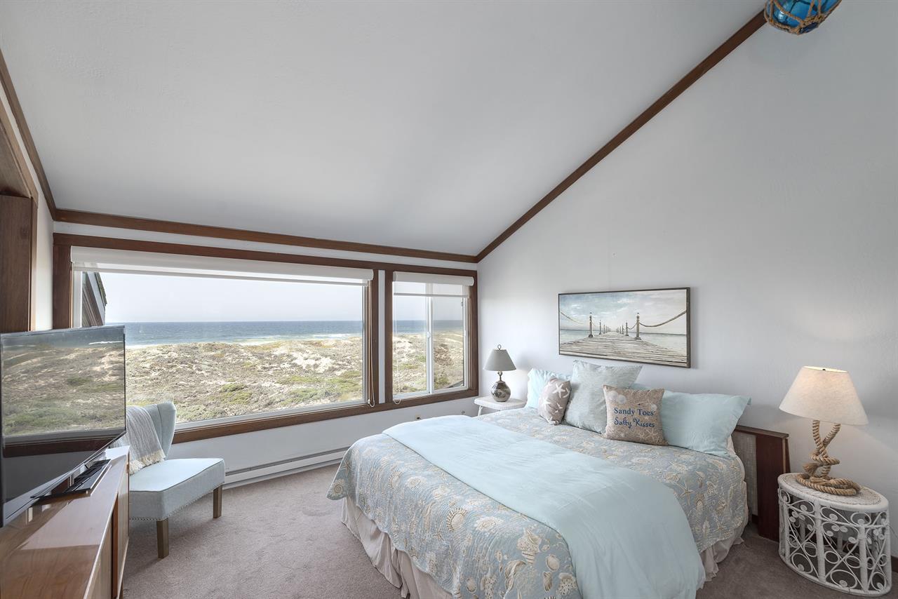 Bedroom 1, Cal King, TV, Bay View, En Suite, Upstairs