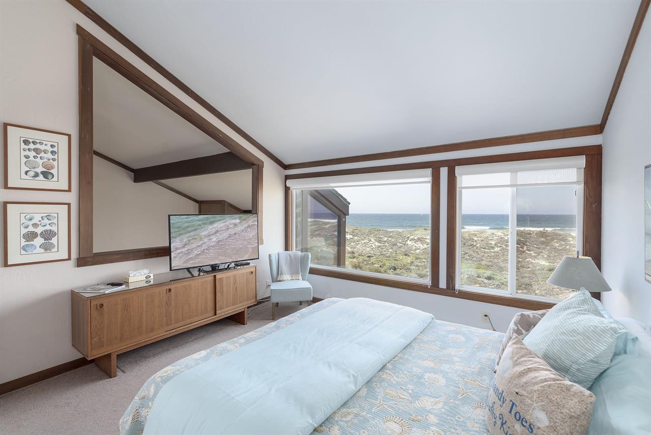 Bedroom 1, Cal King, TV, Bay View, En Suite, Upstairs