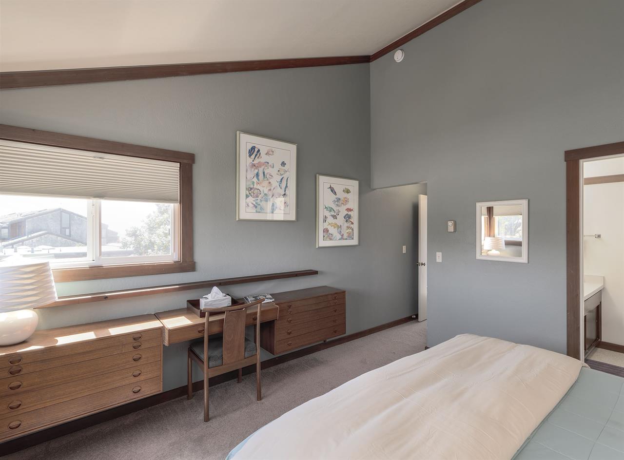 Bedroom 2, Cal King Bed, En Suite, Upstairs