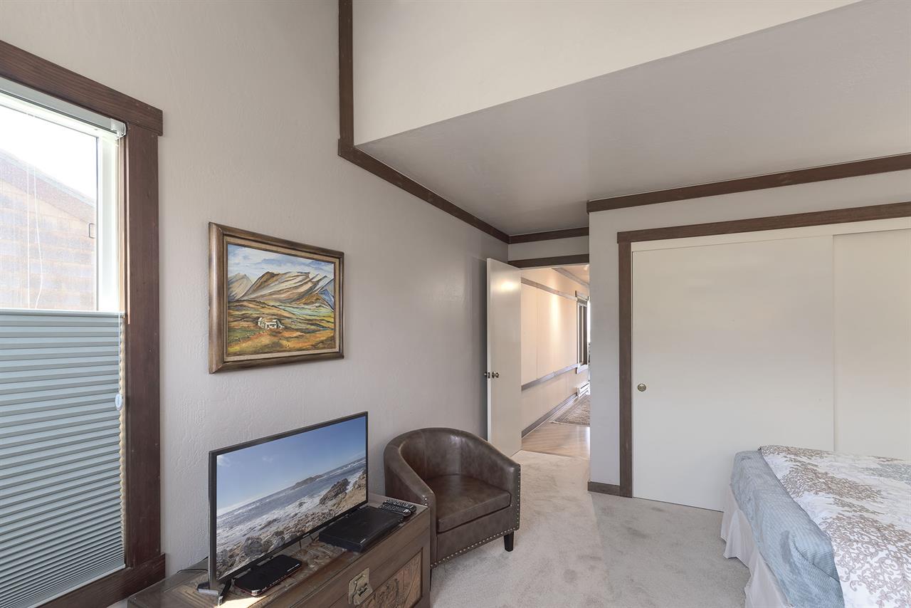 Bedroom 3, Two FullDouble Beds, TV