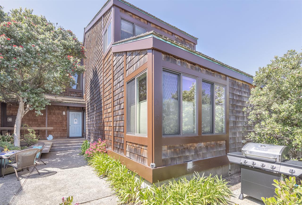 Sand Dollar House Oceanfront in Charming Moss Landing.