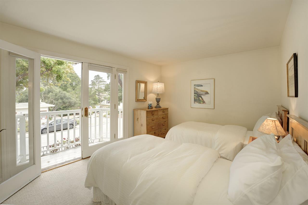 Bedroom 2 has Two Twin Beds