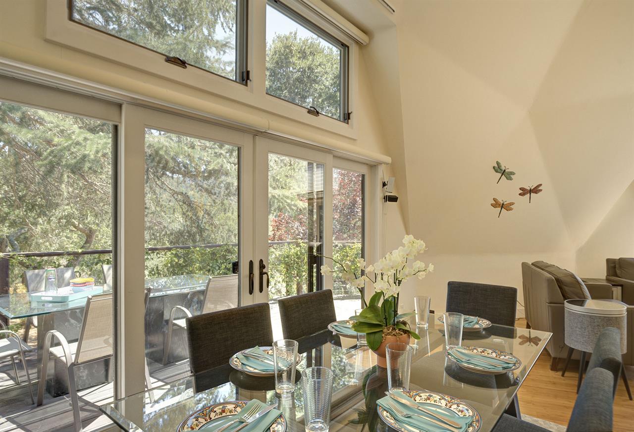 Dining Area Seats 6