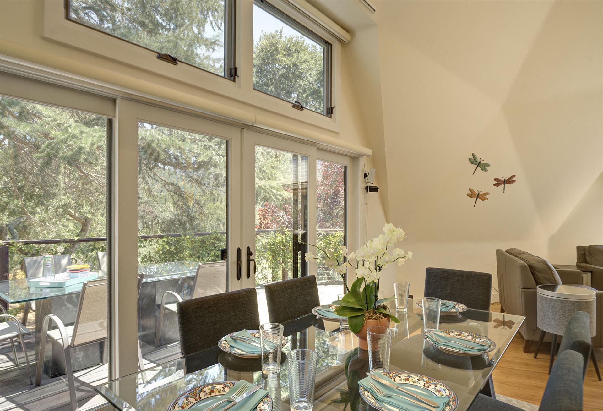 Dining Area Seats 6