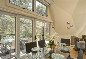 Dining Area Seats 6