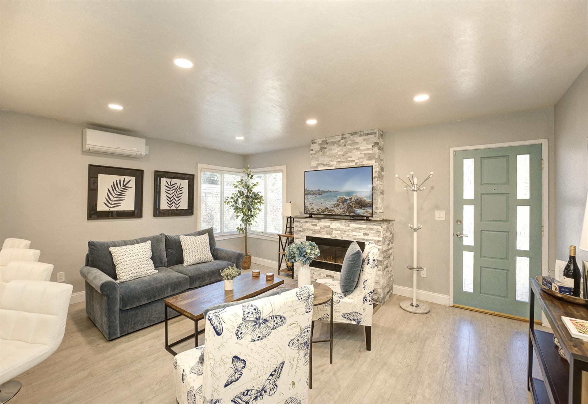 Living Room with LED Fireplace and HDTV