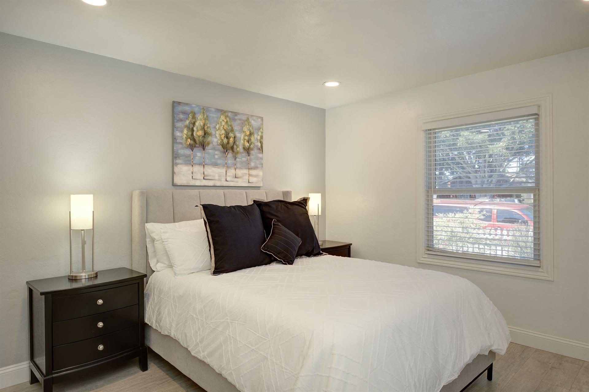 Bedroom With a Queen Bed