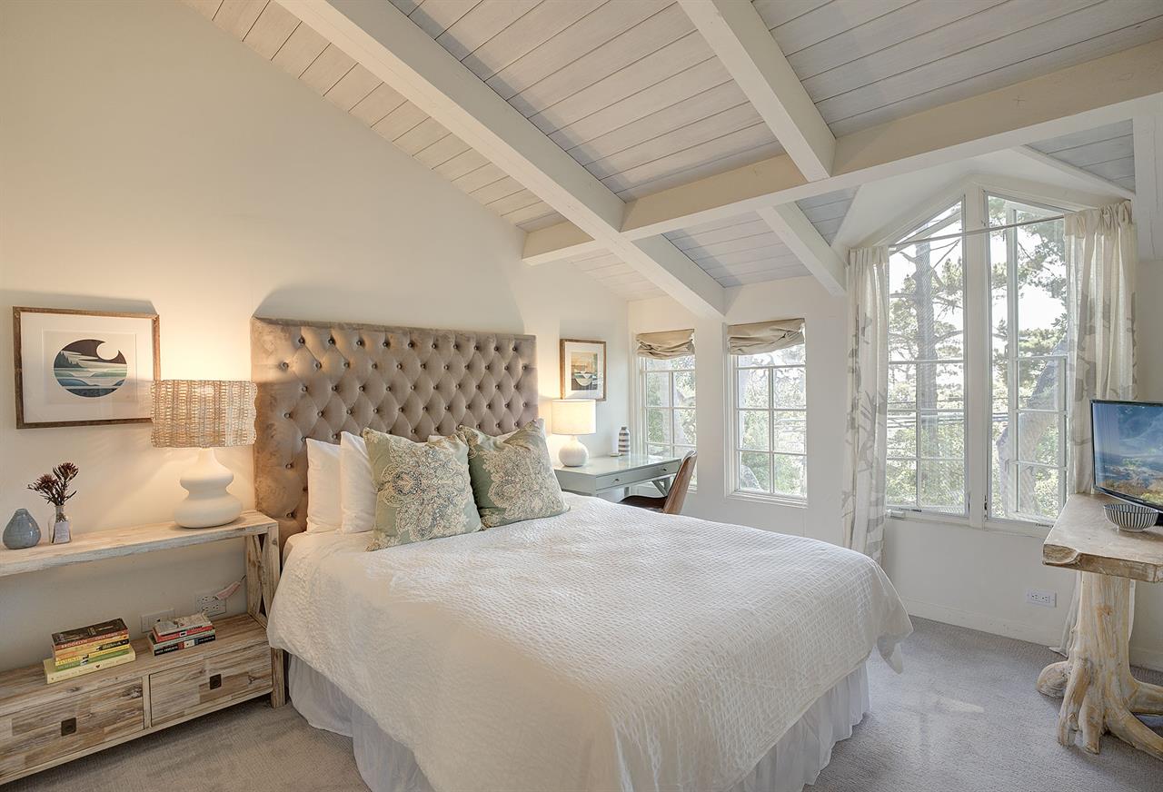 Bedroom 1 has a Queen Bed