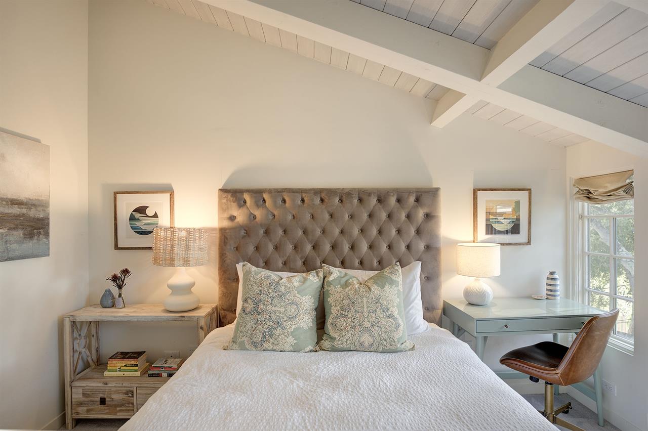 Bedroom 1 has a Queen Bed