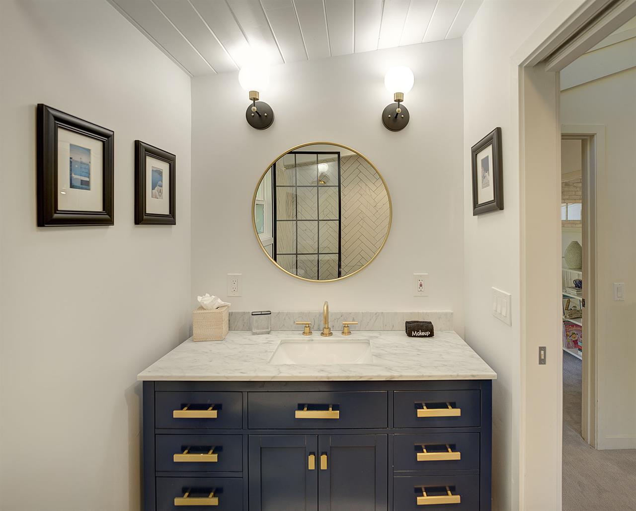 Bathroom 3 has a Shower