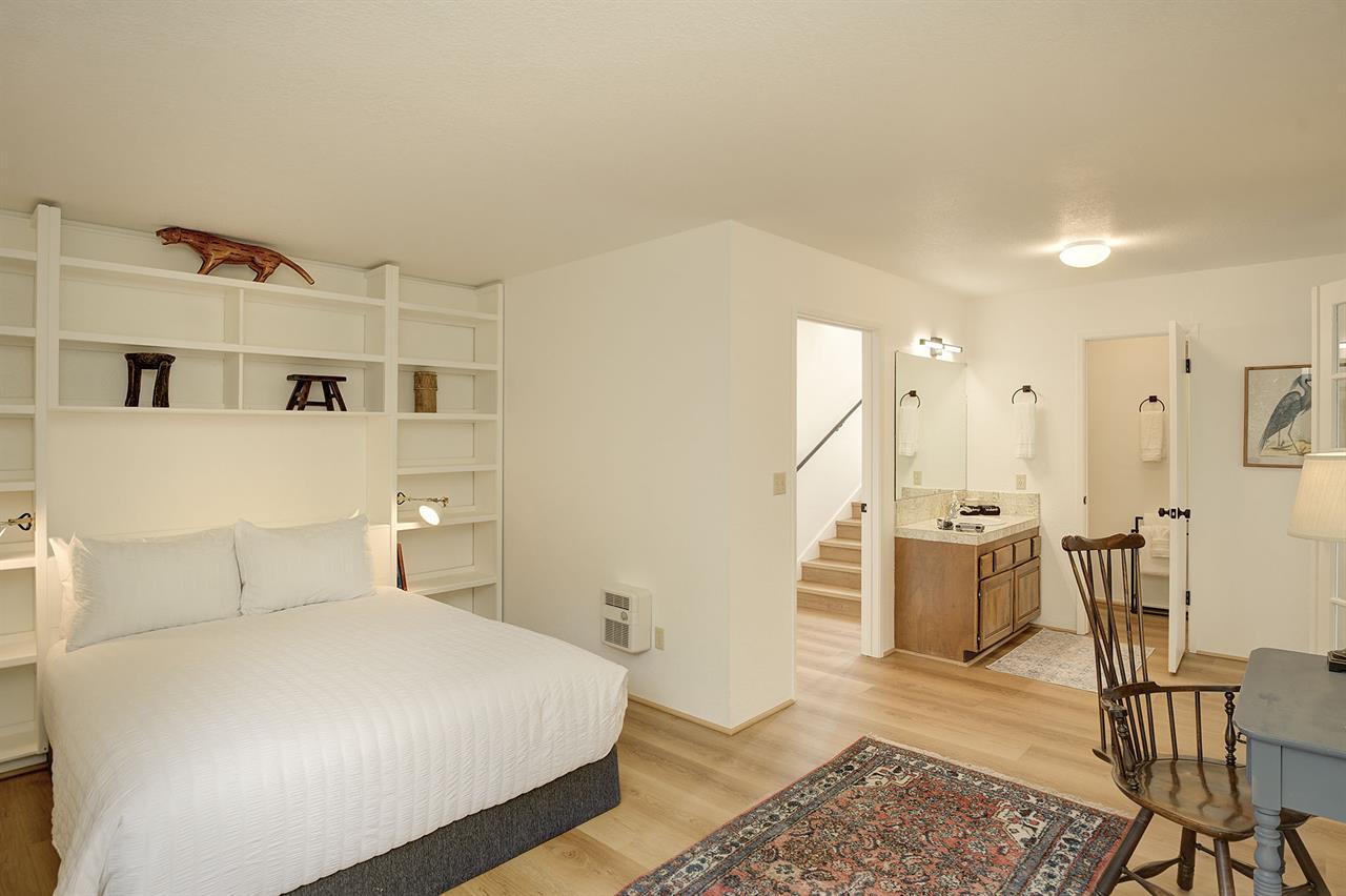 Bedroom 2  Queen Bed