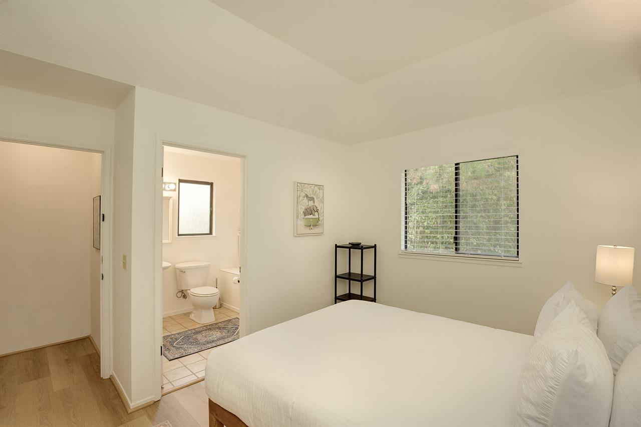 Guest Suite  Queen Bed