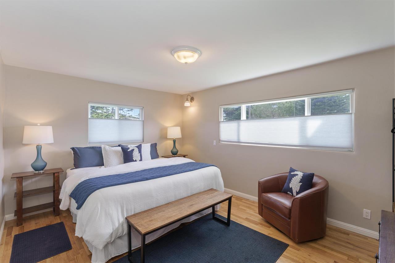 Bedroom 1, King Bed, TV