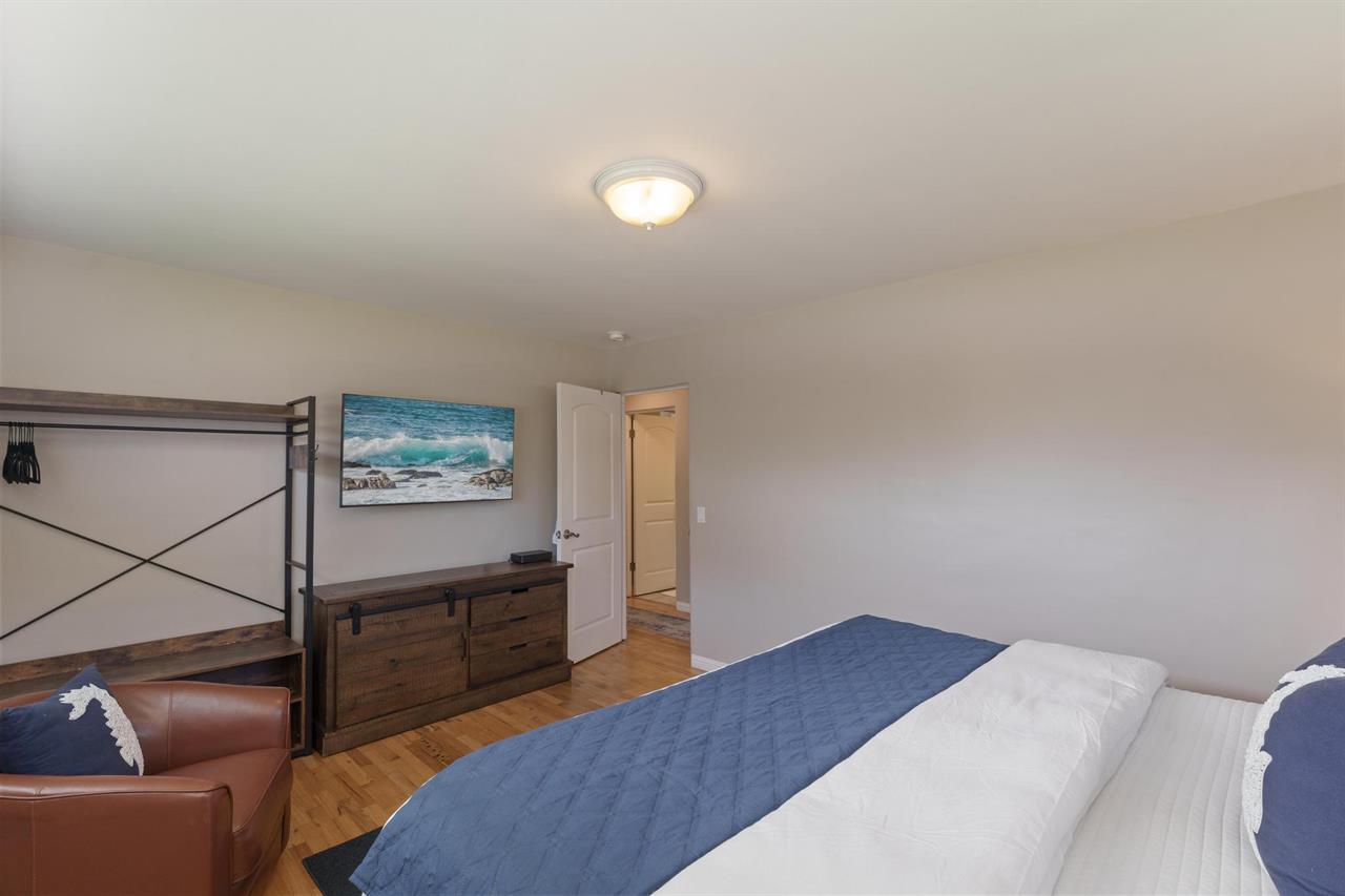 Bedroom 1, King Bed, TV