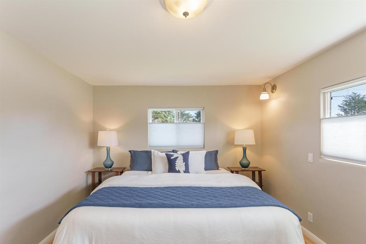 Bedroom 1, King Bed, TV