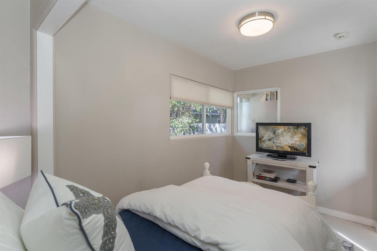 Bedroom 3, Twin Bed, TV