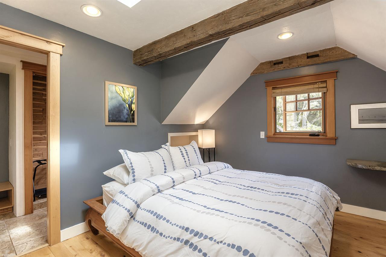 Bedroom 3 Queen Bed, WalkIn Closet