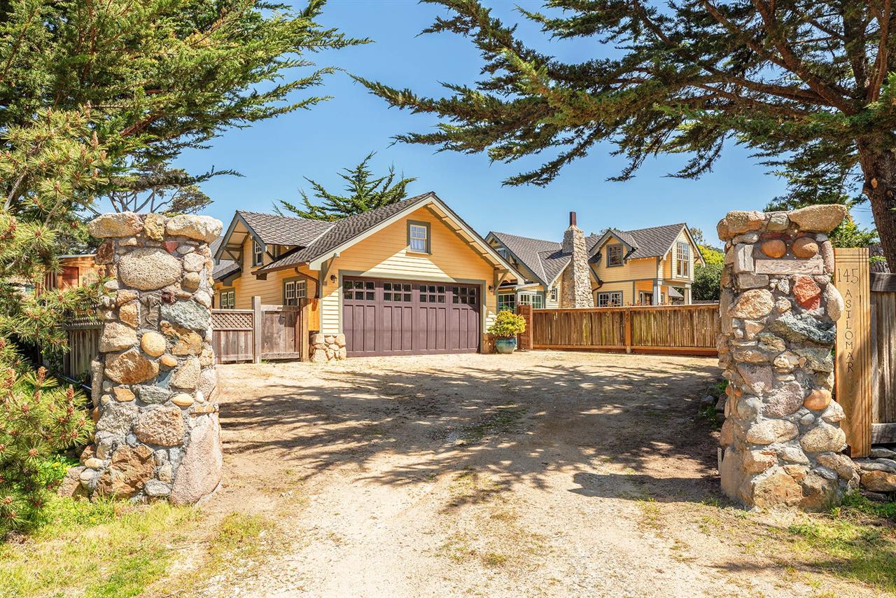 Welcome to Pelican Gate