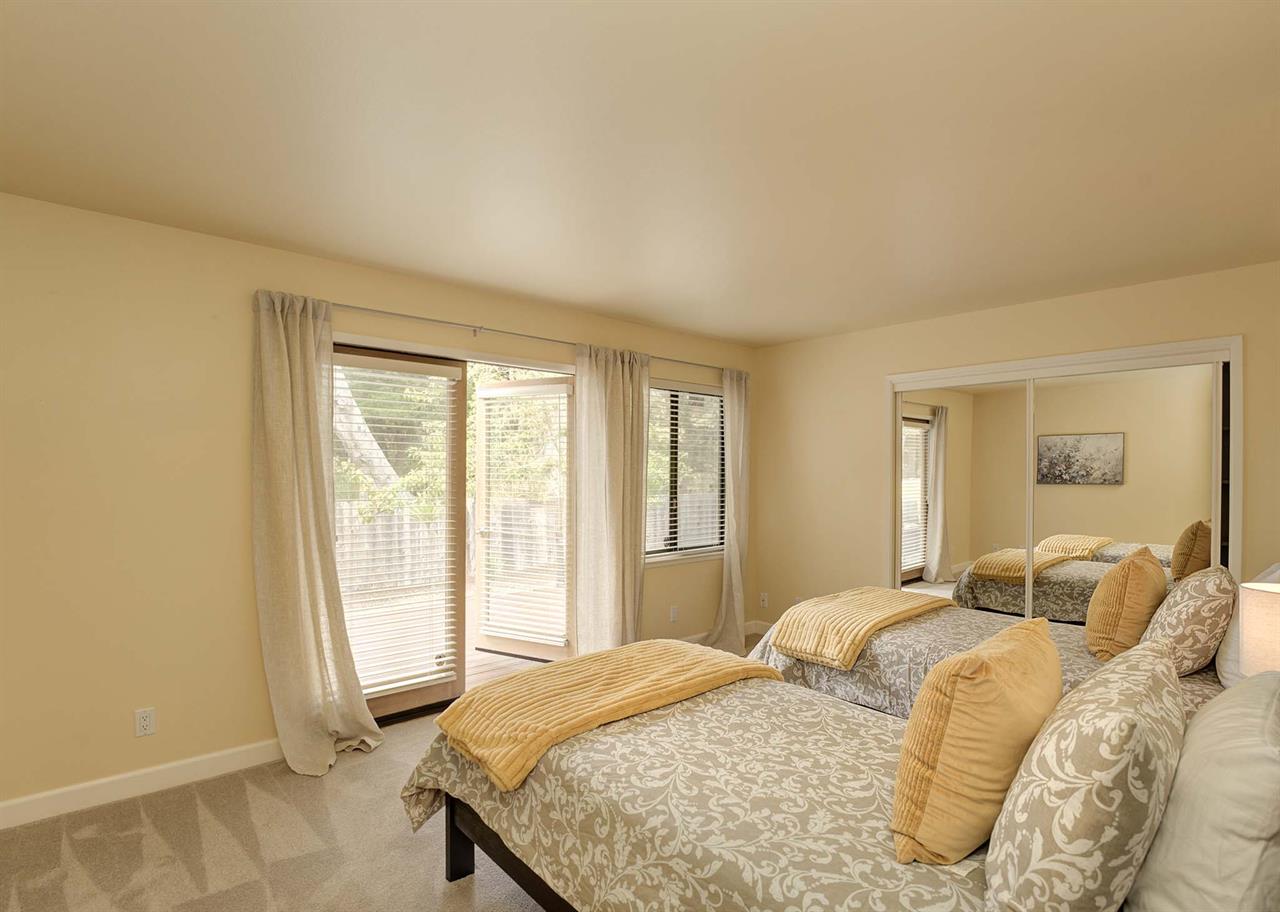 Bedroom 3 has 2 Twin Beds