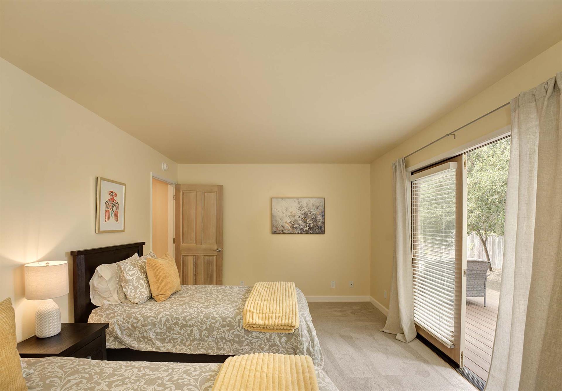 Bedroom 3 has 2 Twin Beds