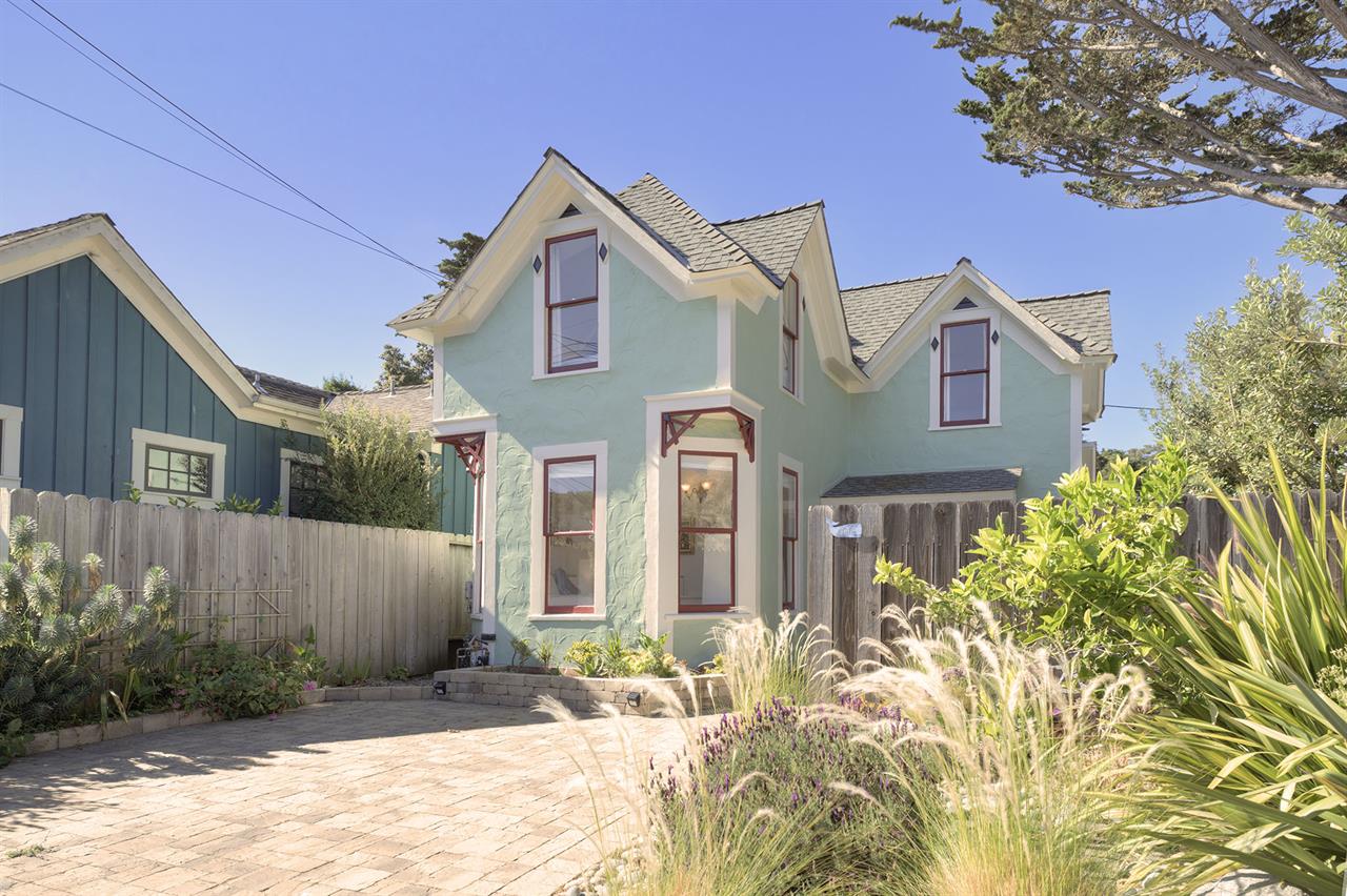 Welcome to Rad Beach House  Two blocks to the Beach