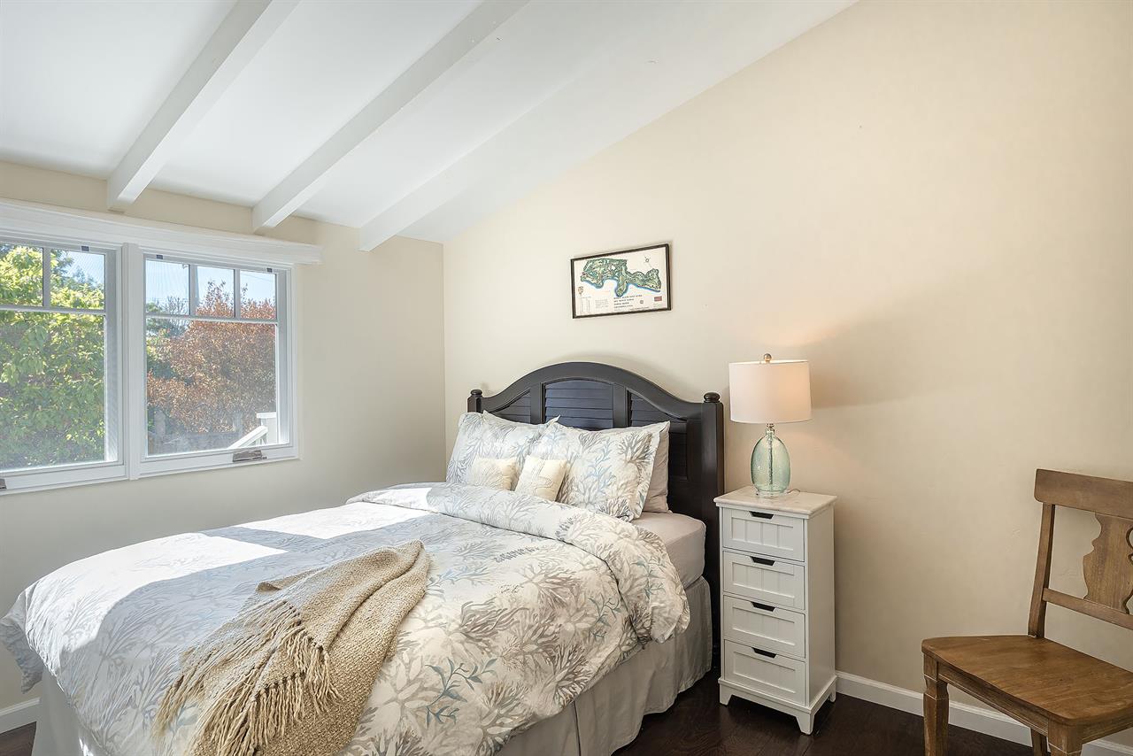 Bedroom 2, Queen Bed