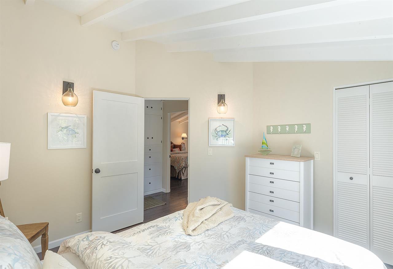 Bedroom 2, Queen Bed