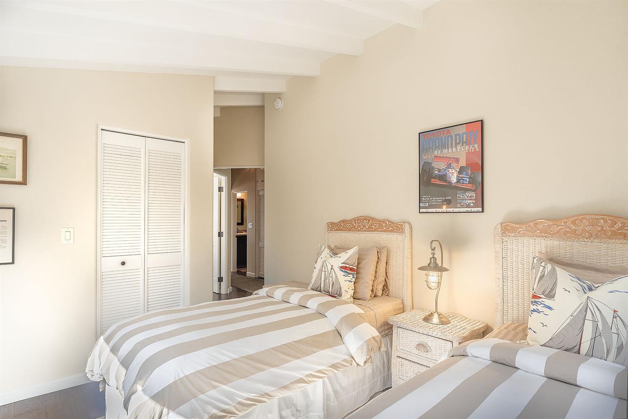 Bedroom 3, 2 Twin Beds