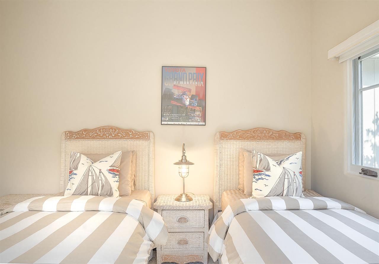 Bedroom 3, 2 Twin Beds