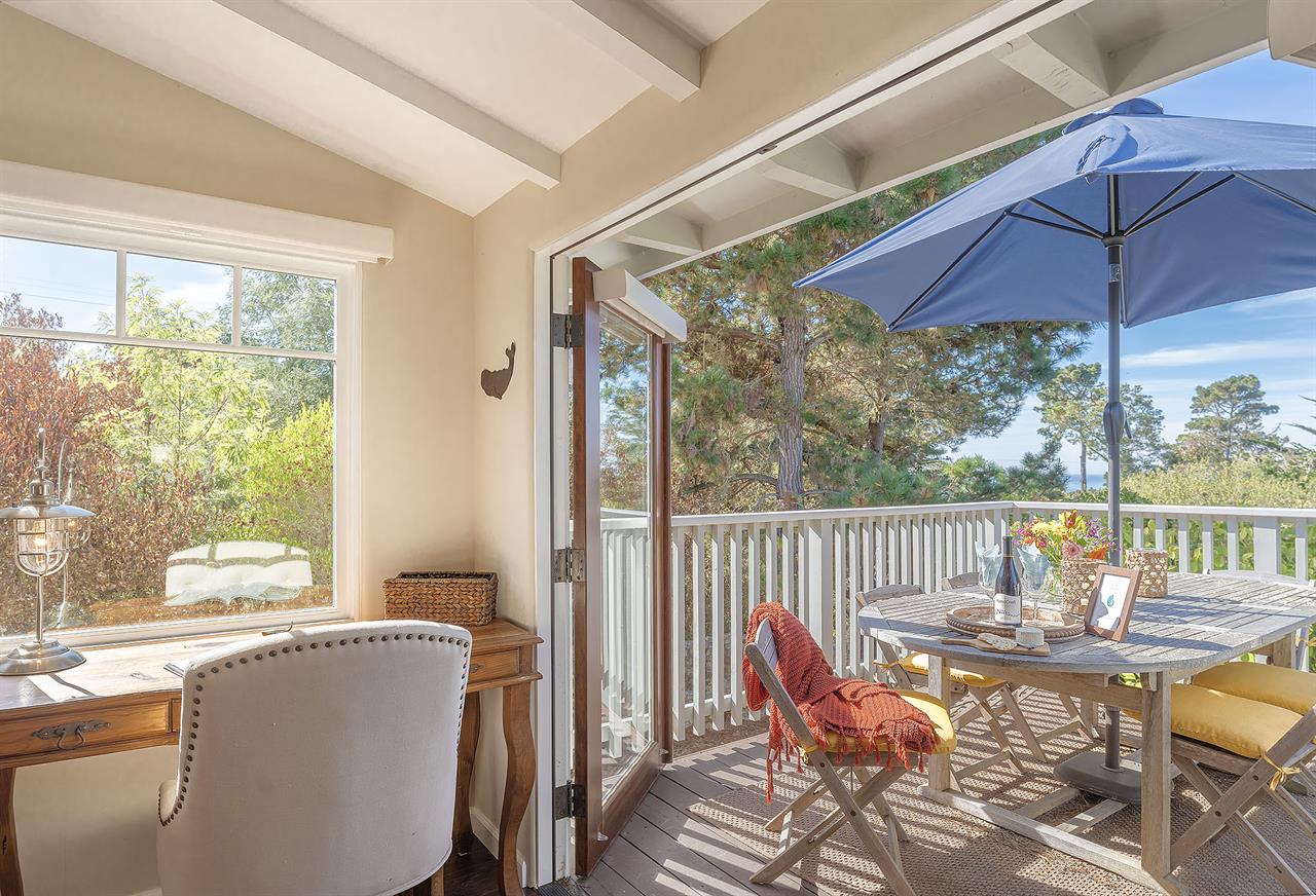 Outdoor Dining on the Deck