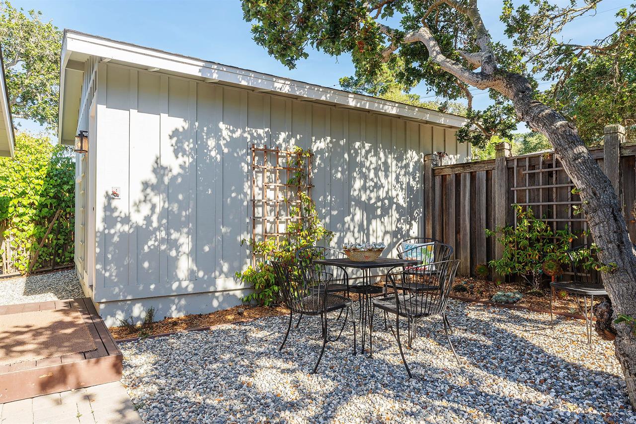 Enclosed Front Courtyard Garden