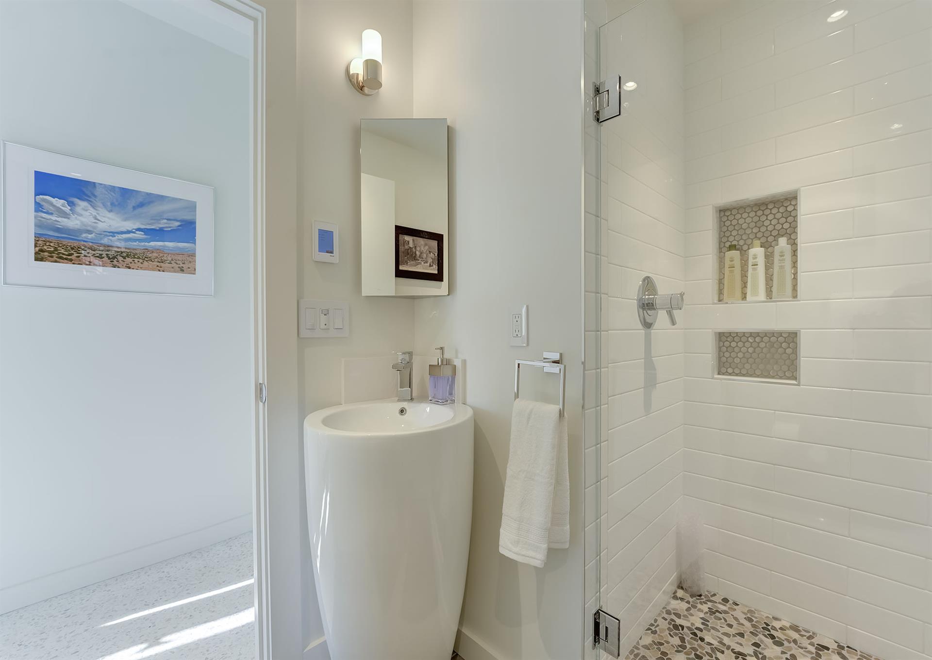 Main Floor  Bathroom 4 has a Shower