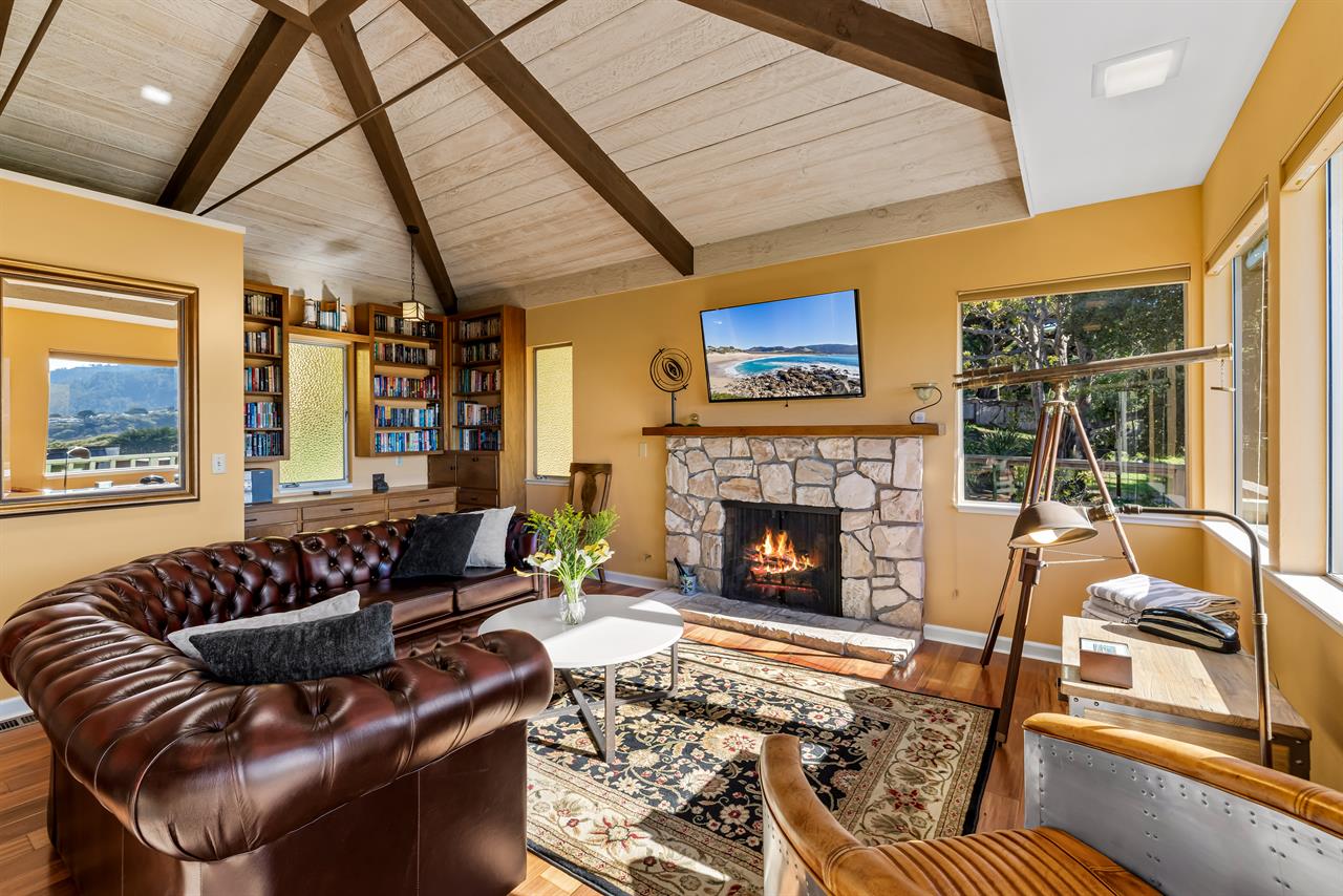 Living Room, Ocean View, Fireplace, Library, Telescope