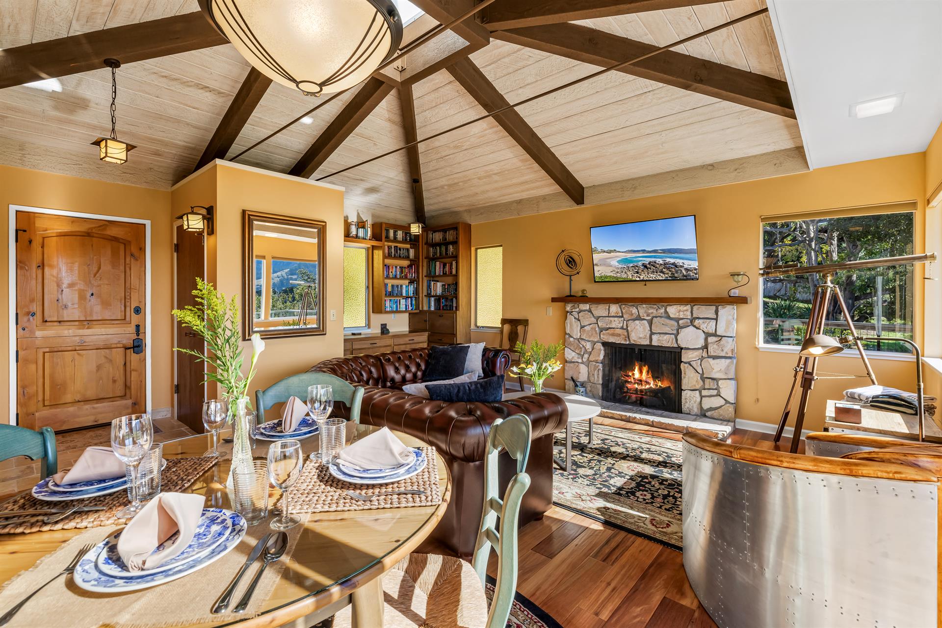Living Dining Area, Fireplace, TV