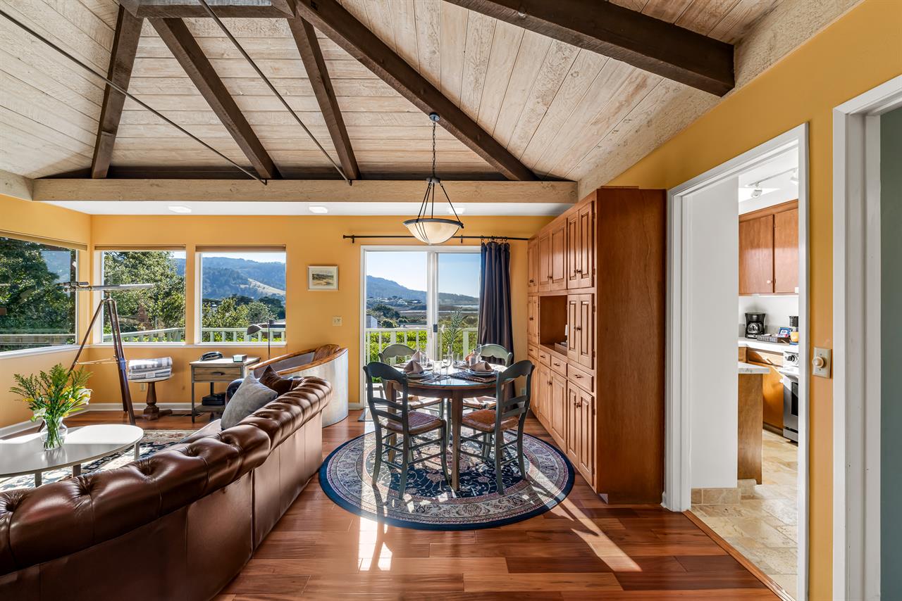 Living Dining Area, Ocean and Mountain View