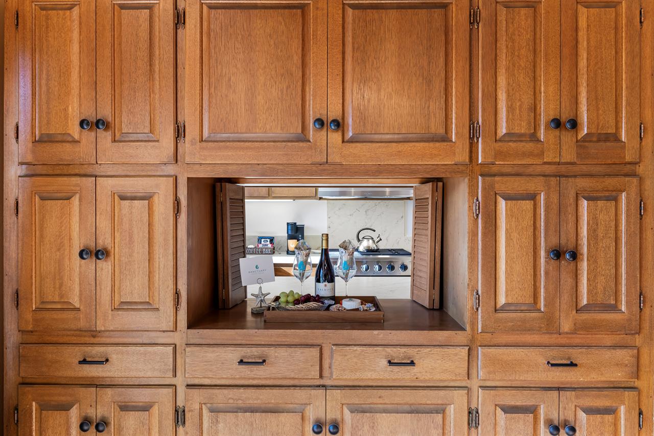 Pass Through from Dining Area to Kitchen