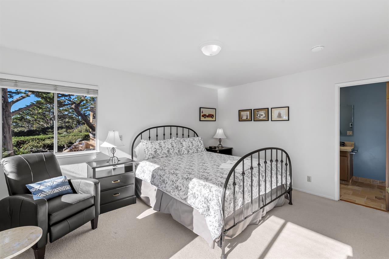 Bedroom 1, King Bed, En Suite Bath