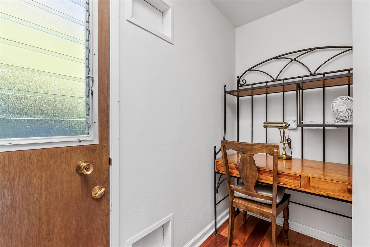 Office nook workspace