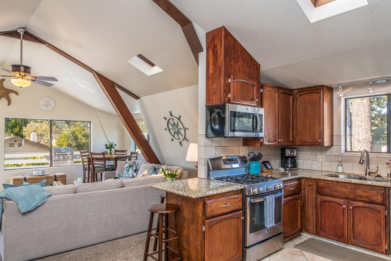 FullyEquipped Kitchen with Stianless Steel Appliances