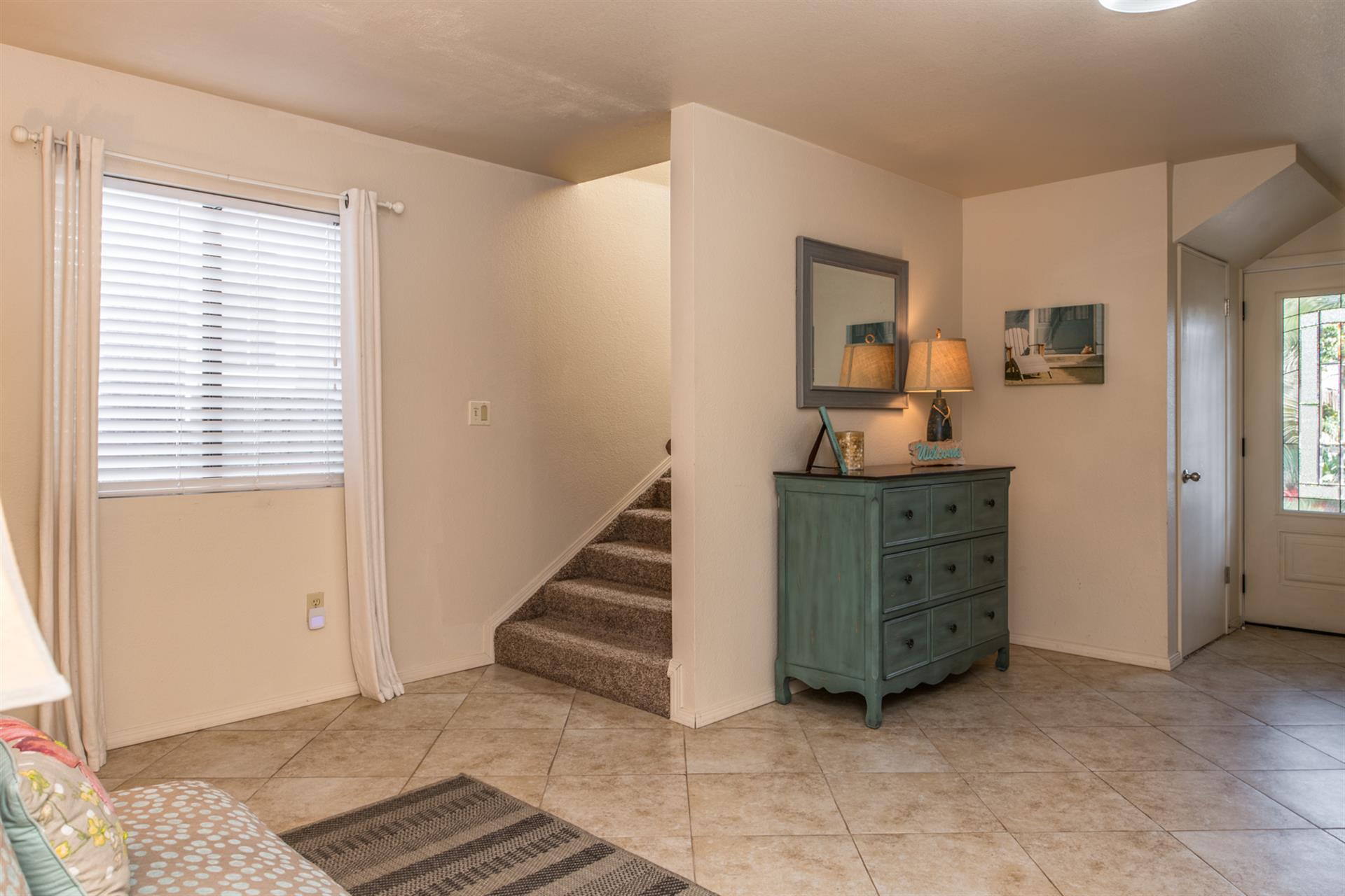 Entrance Foyer, Reverse Floorplan