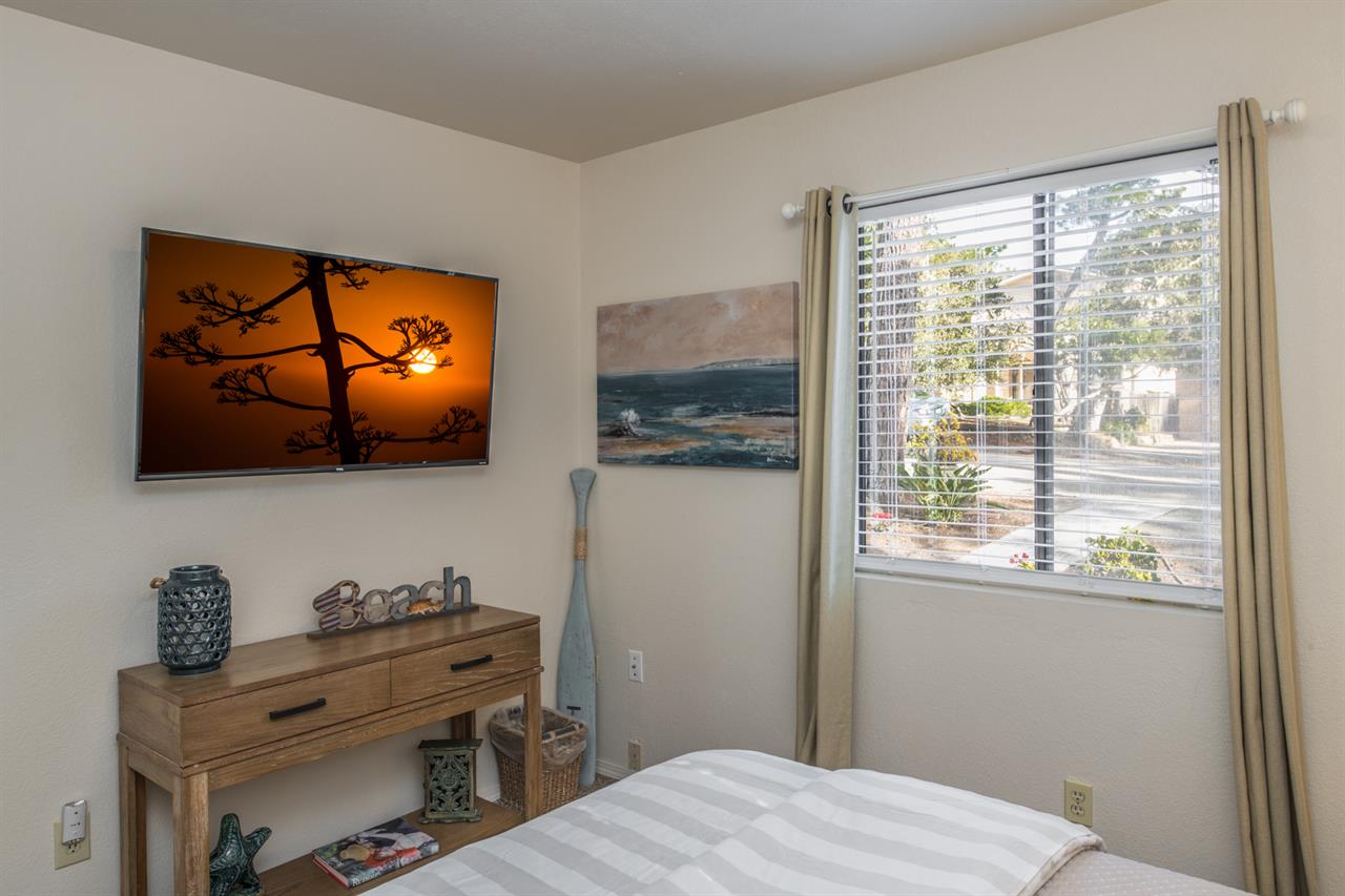 Bedroom 2, Queen Bed, TV, On Lower Level