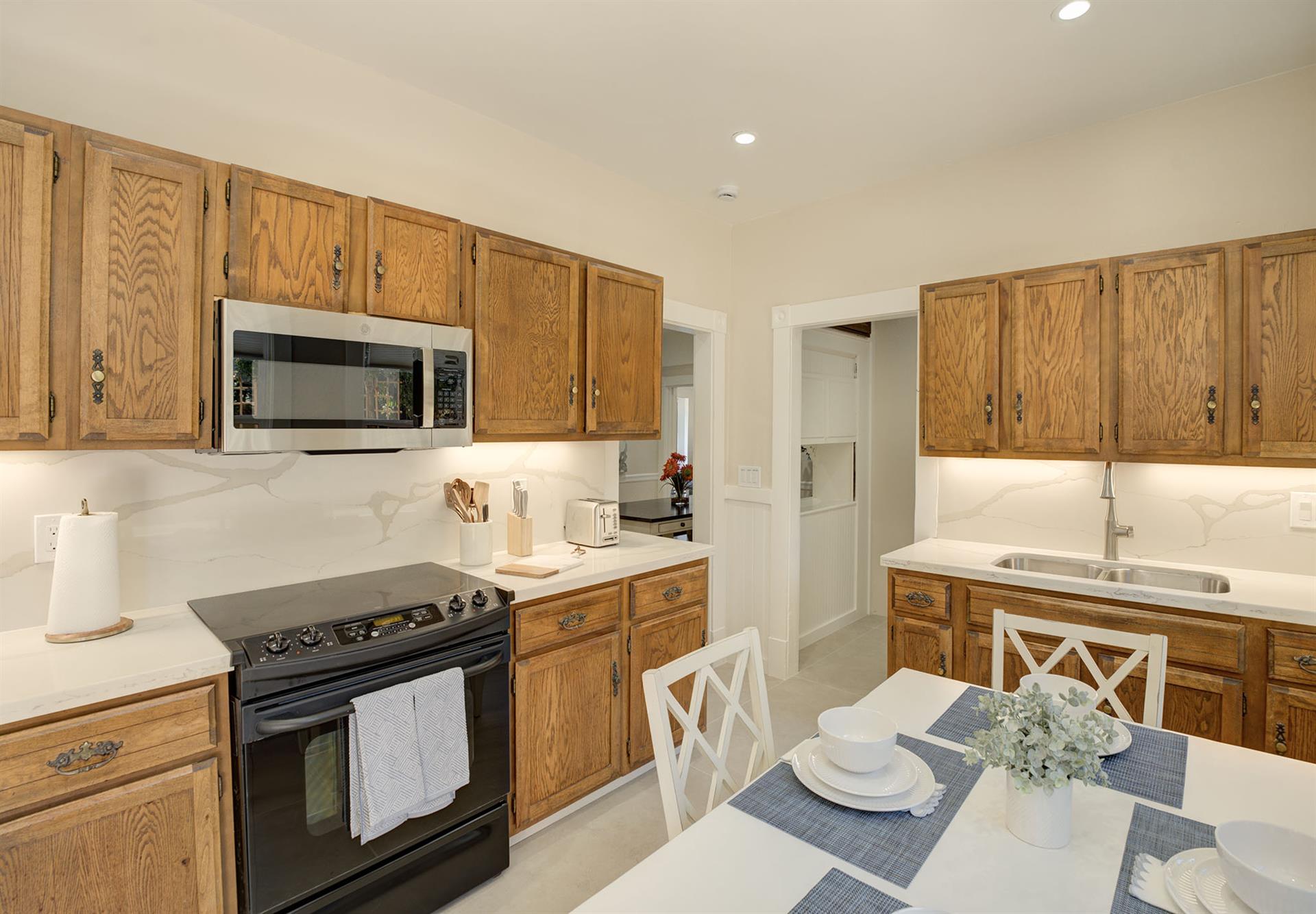 WellEquipped EatIn Kitchen No Dishwasher