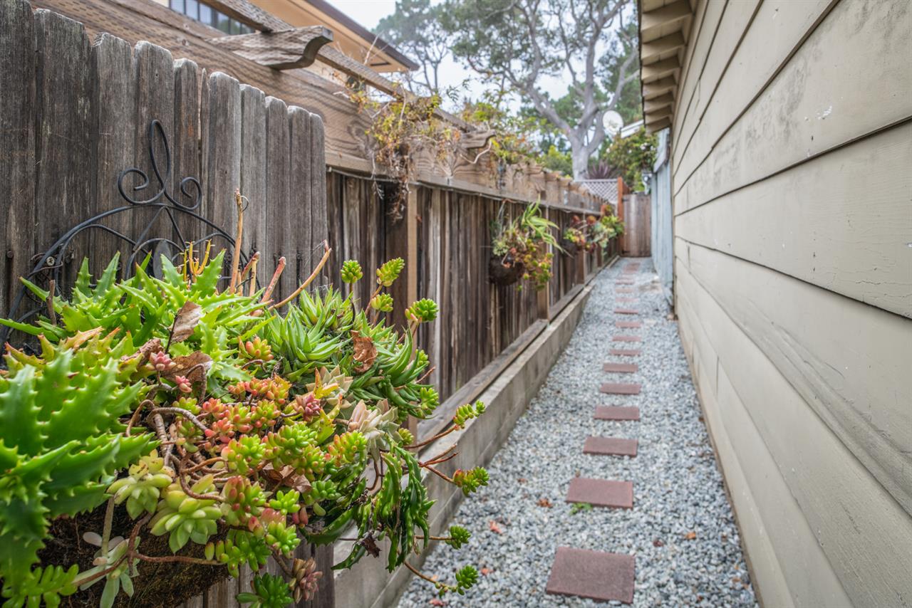 Easy Walk to Gourmet Restaurants, Galleries and Unique Shops