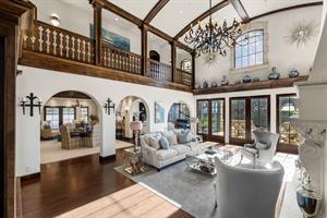Stunning, Spacious Living Room